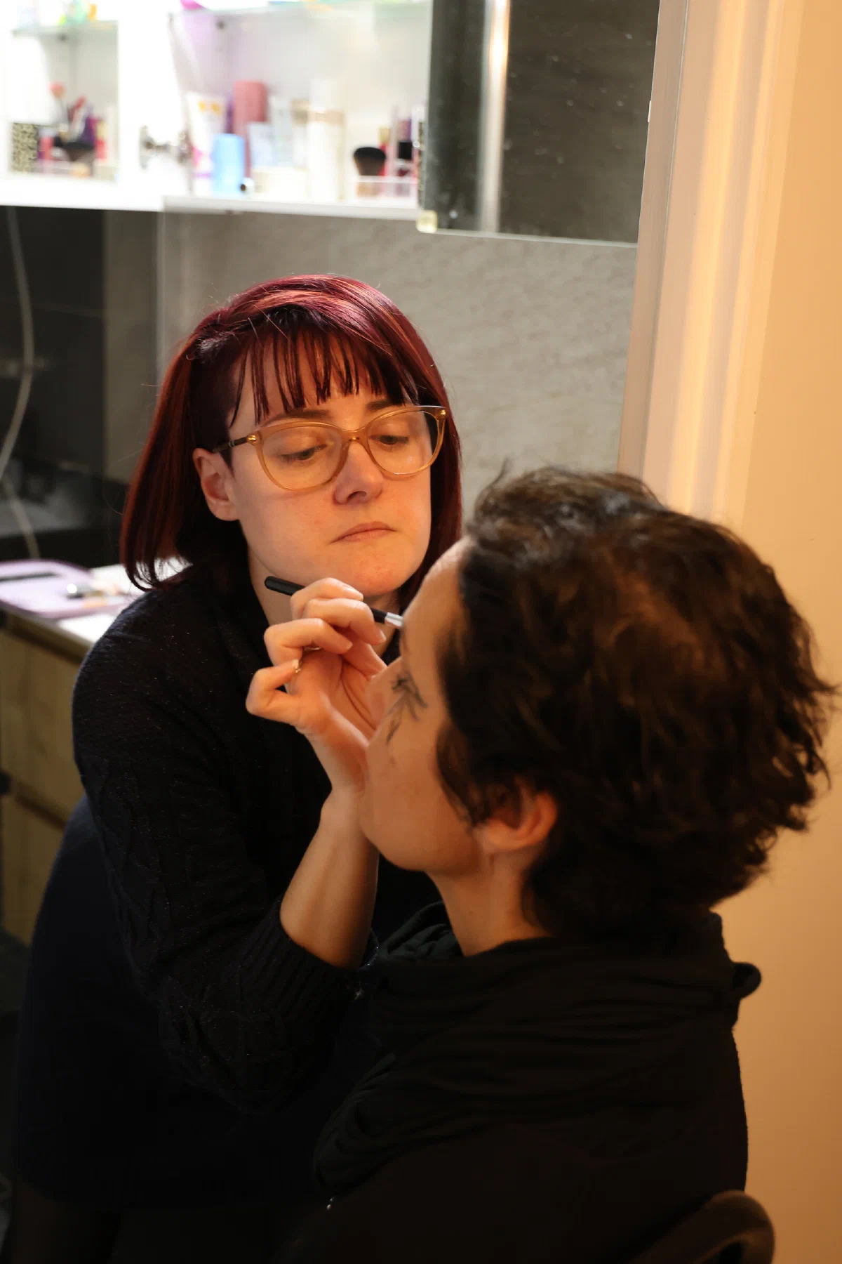 Séance maquillage en coulisses