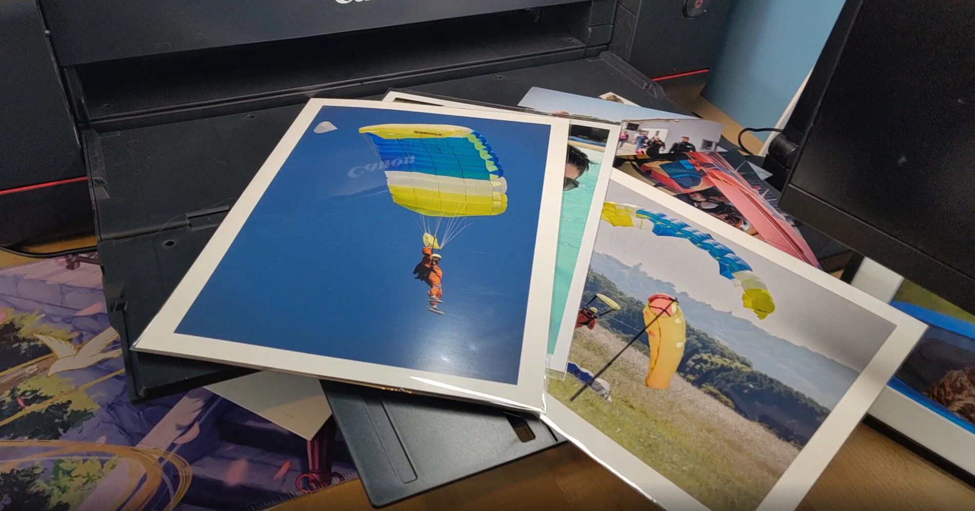 Tirages photo fraîchement imprimés au labo