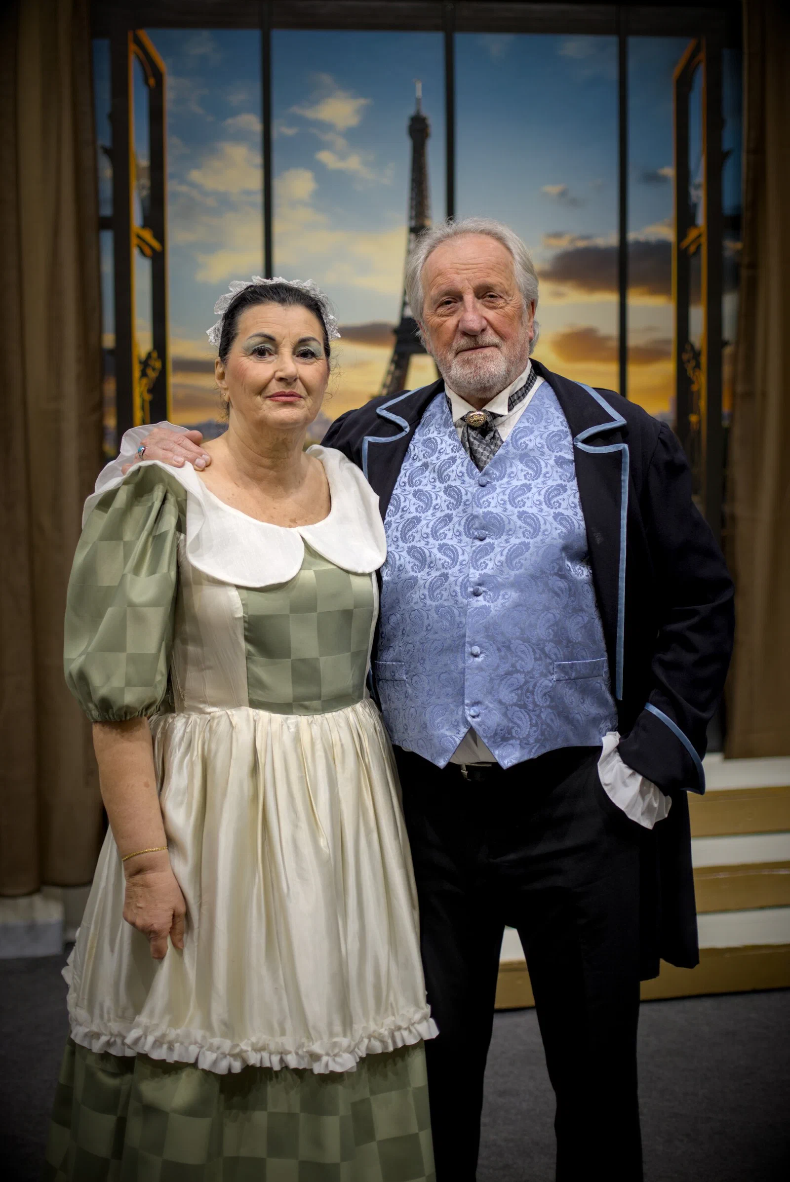 Couple de comédiens sur scène